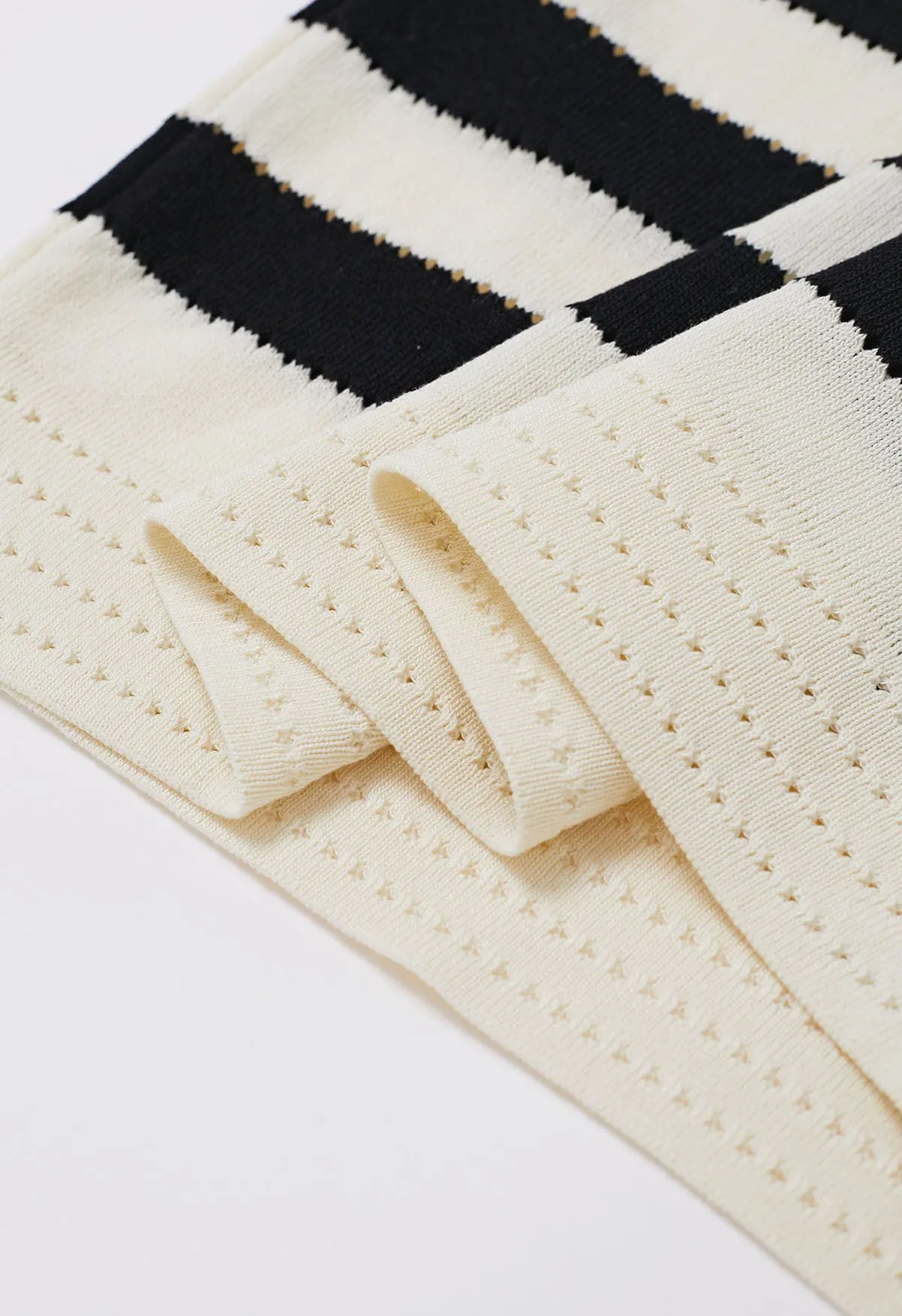 Aushöhlen gestreiftes ärmelloses Strickkleid