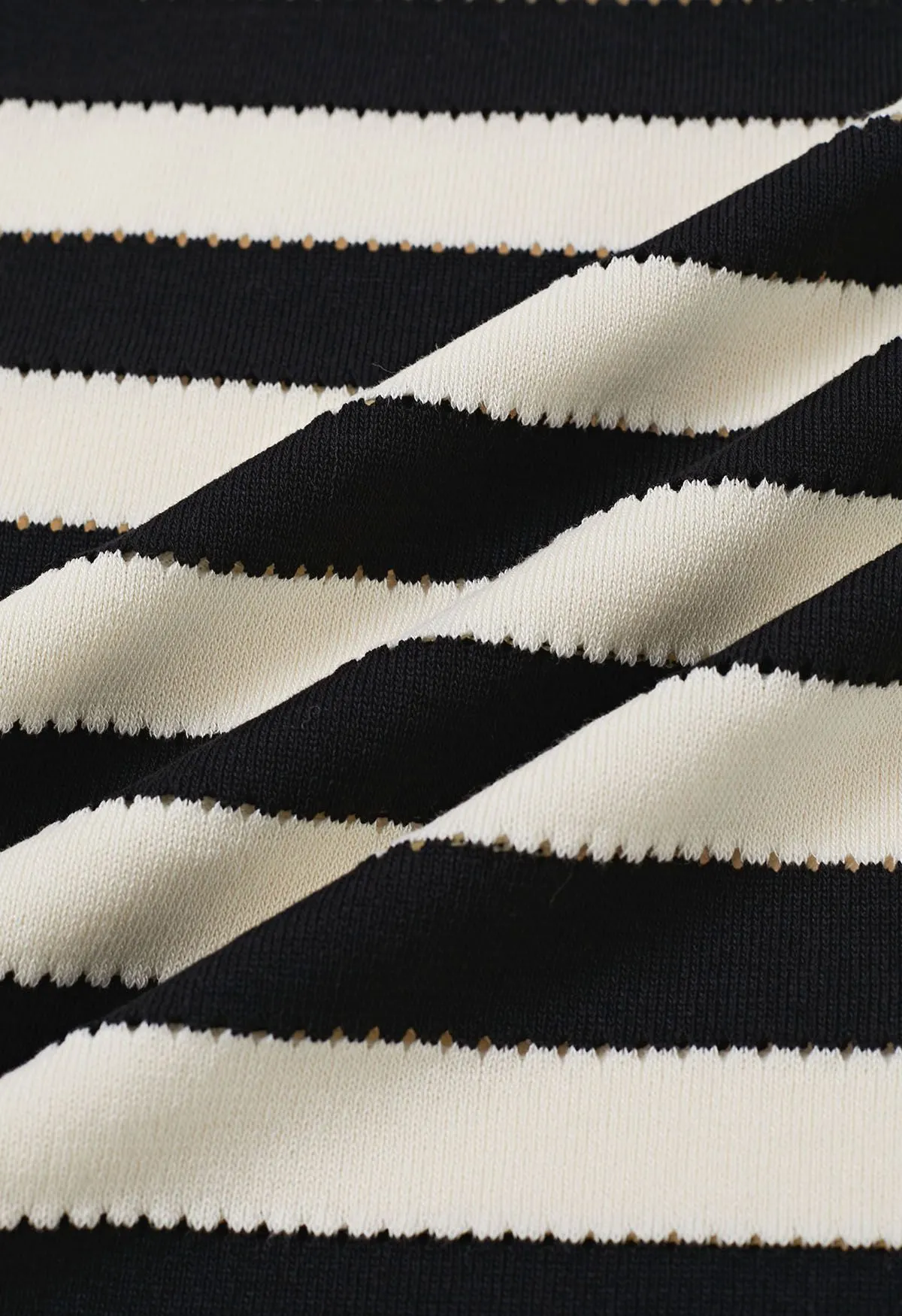 Aushöhlen gestreiftes ärmelloses Strickkleid