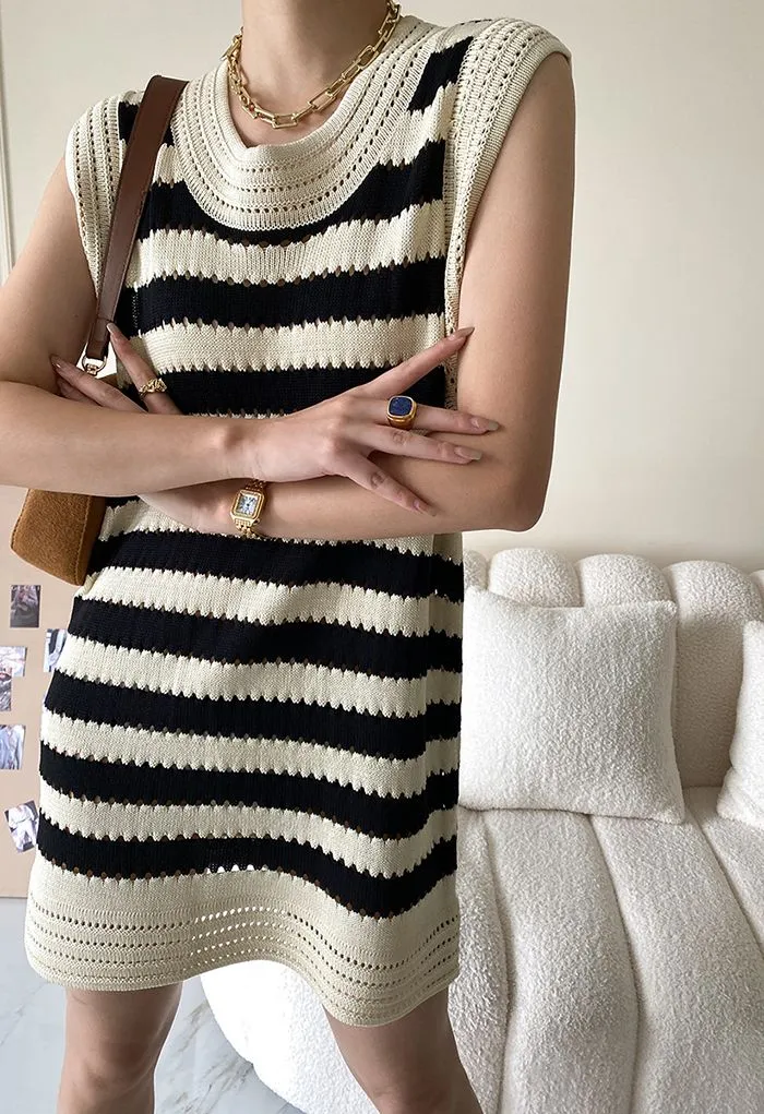 Aushöhlen gestreiftes ärmelloses Strickkleid