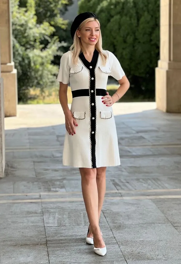 Retro Grace Kontrastfarbenes Strickkleid in Weiß