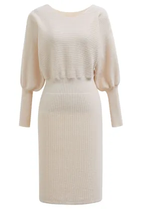 Strickkleid mit Fledermausärmeln und taillierter Taille in Creme
