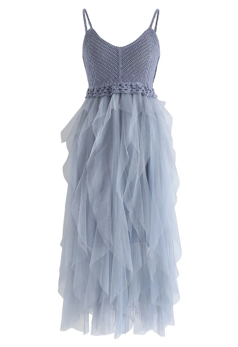Strickkleid mit Rüschen und Mesh in Blau